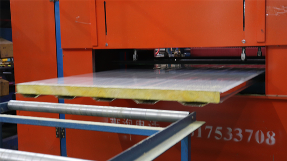 Galvanized Steel Sheet Glass Wool Sandwich Panel Light Weight Wall Panel For Clean Room
