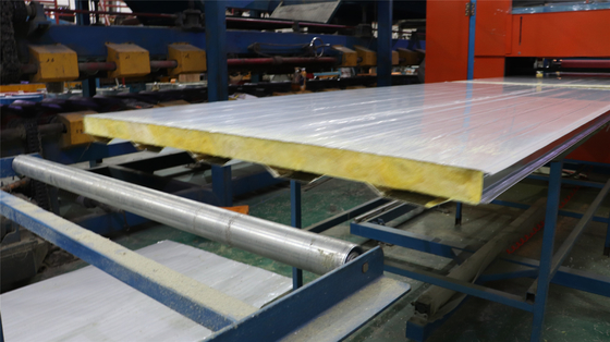 Galvanized Steel Sheet Glass Wool Sandwich Panel Light Weight Wall Panel For Clean Room