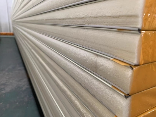 Insulated PUR Sandwich Panel For Machine High Density PUR Sandwich Panel Manufacturer