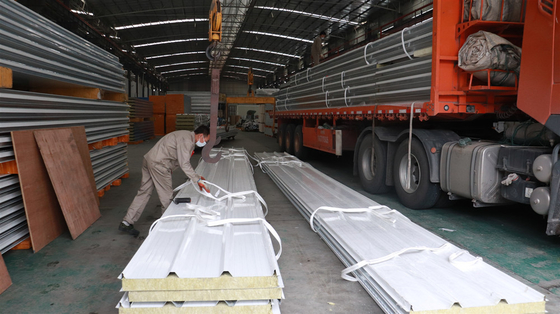 Heat Insulation Fireproof Rock Wool Sandwich Panel Roof Panel For Prefabricated House